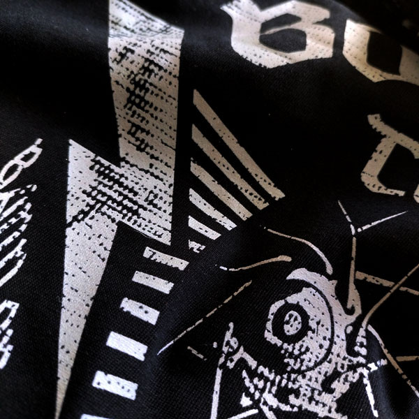 tee-shirt BORN TO RIDE noir, detail sur usure du logo type vintage